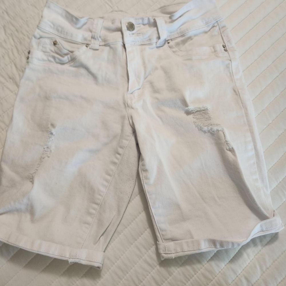 white shorts Size:6